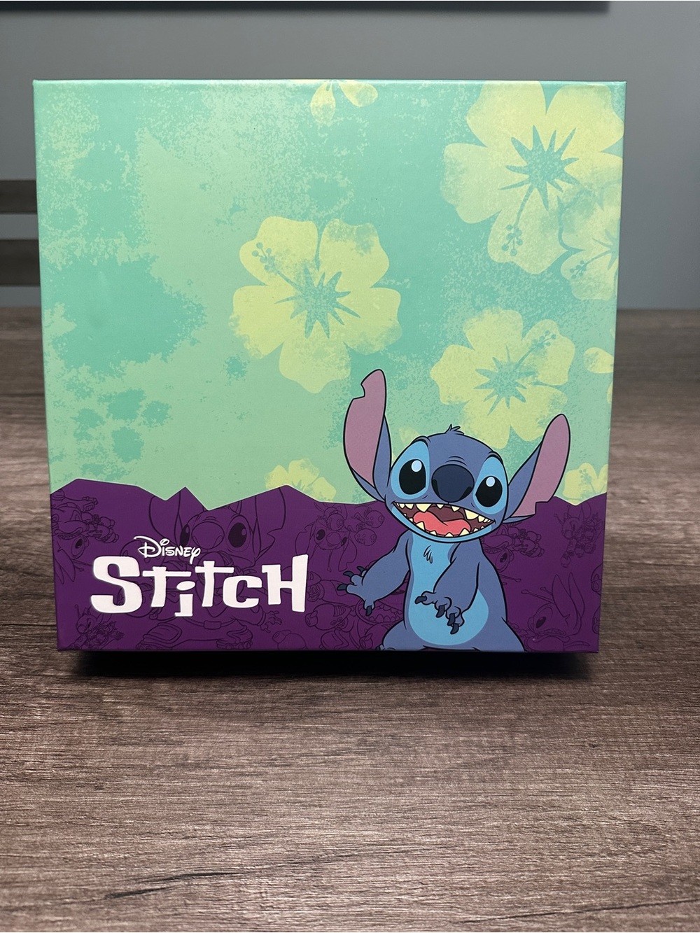 Bioworld Disney Lilo & Stitch 2pc Gift Set Crossbody Bag & Tech Pouch
Small